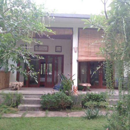 Rumah Made Amed Esterno foto