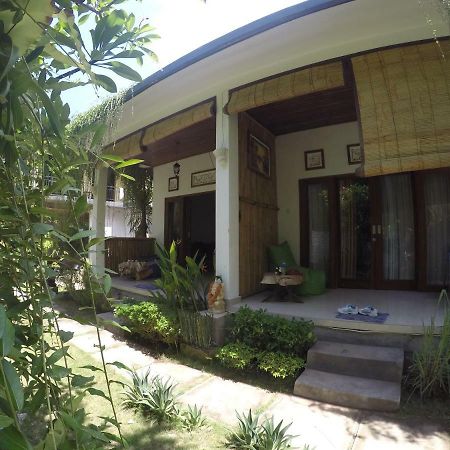 Rumah Made Amed Esterno foto