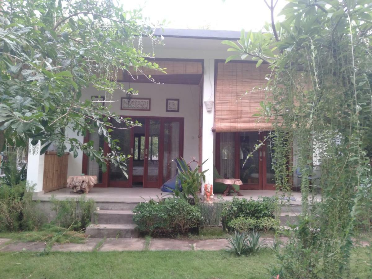 Rumah Made Amed Esterno foto