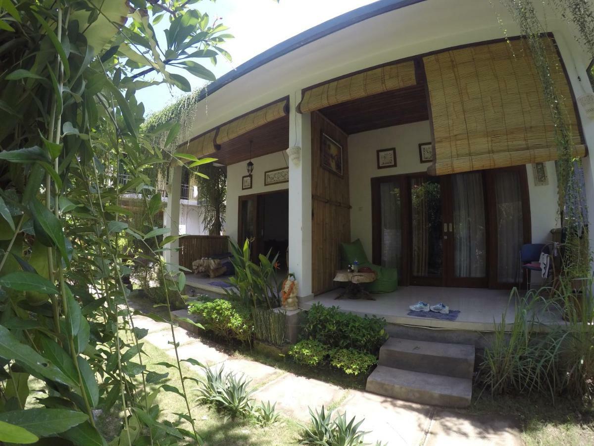 Rumah Made Amed Esterno foto