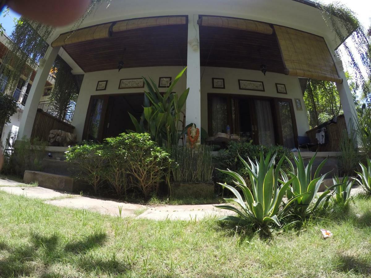 Rumah Made Amed Esterno foto